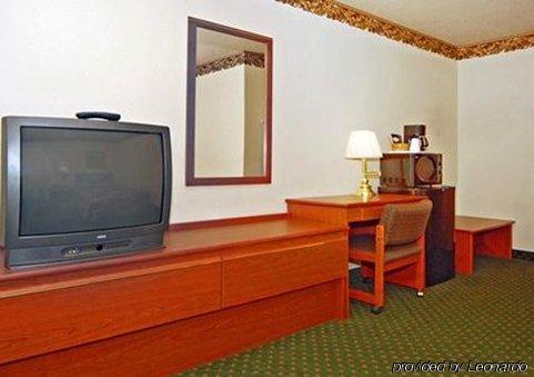 Econo Lodge City Center Portland Room photo
