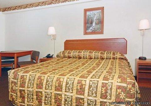 Econo Lodge City Center Portland Room photo