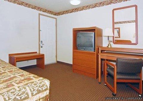 Econo Lodge City Center Portland Room photo
